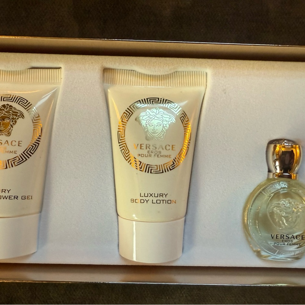 Versace Pour Femme Bath & Body Set - White